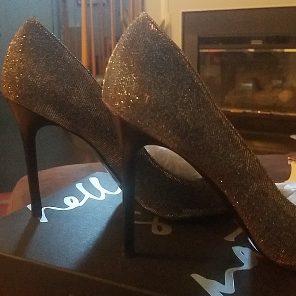 NWT/NIB Banana Republic Heels - Picture 2 of 7